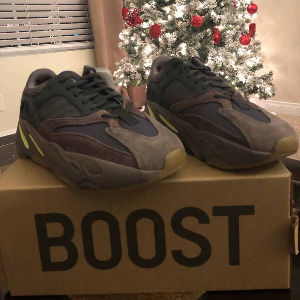 Yeezy Boost 700 Mauve Us Size 7 Men/ 8 Women